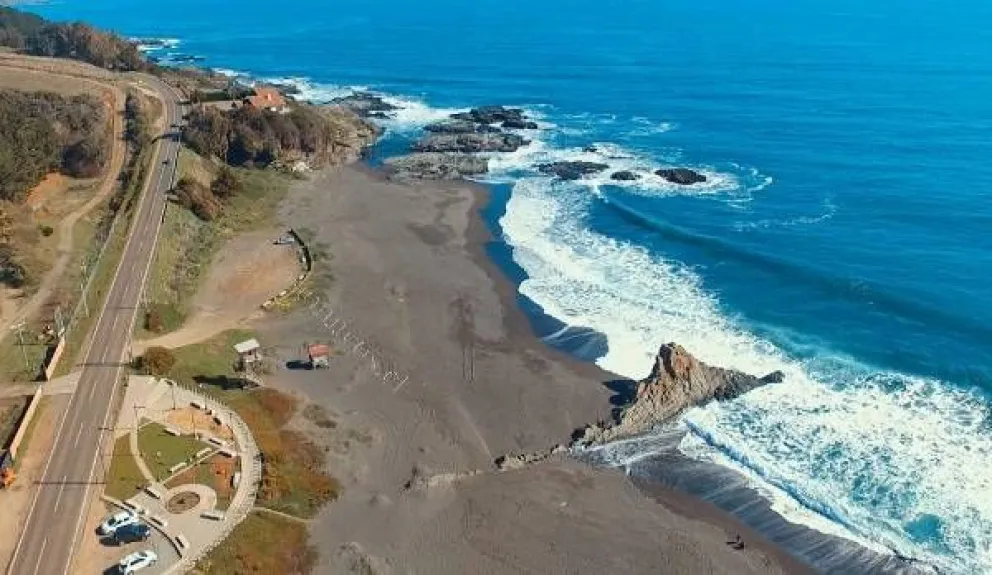 Chile: dos niños construían un castillo de arena, quedaron atrapados y uno de ellos murió