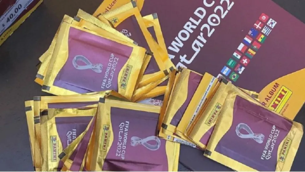 El curioso método de un joven que completó el álbum de figuritas del mundial en ocho días