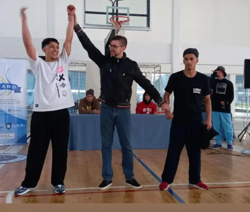 Break dance: ¡el pibe la sigue rompiendo! Mirá el video