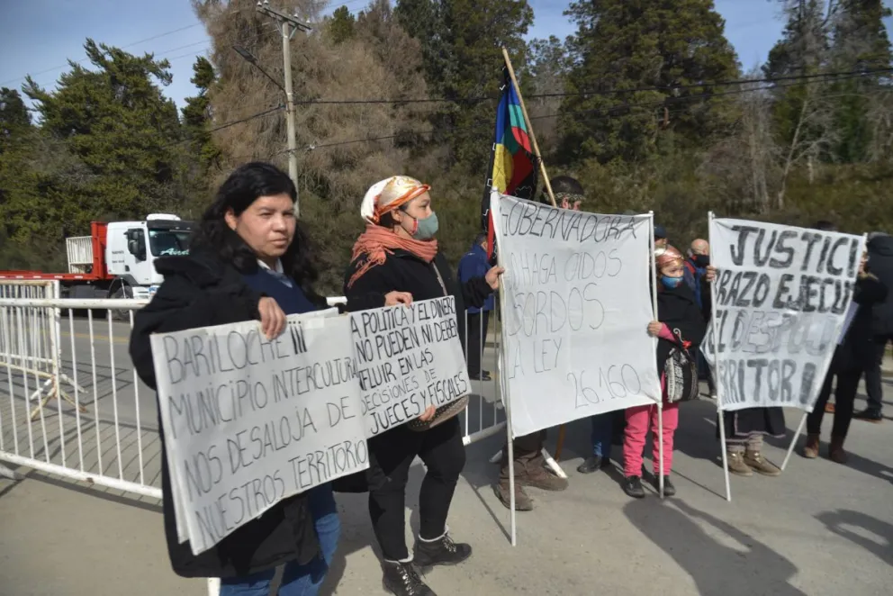 Un grupo Mapuche se manifestó en la antesala de la visita del Presidente