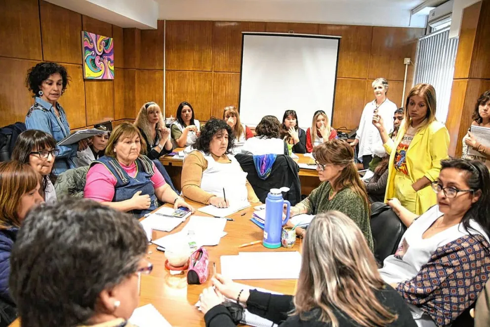 El Gobierno provincial articula con escuelas la implementación de la jornada extendida