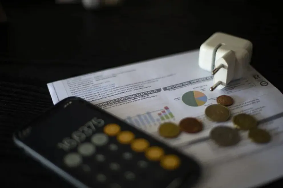 Más de 25.000 usuarios se dieron de baja de los subsidios de luz y gas para poder comprar dólar ahorro