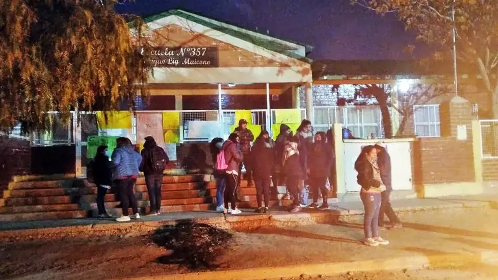 Escuela 357: "Tenemos miedo y si no hay respuestas no seguiremos mandando a nuestros hijos"