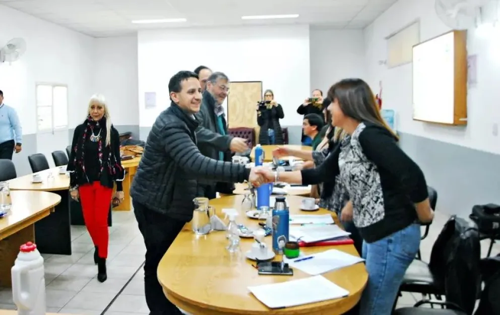 Amplían el ciclo lectivo hasta el 30 de diciembre y llamarían a conciliación obligatoria