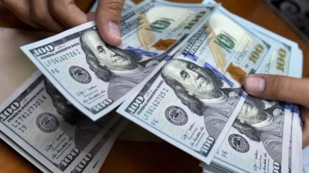Misiones: encontró más de 16 mil dólares en la calle y los entregó a la Policía