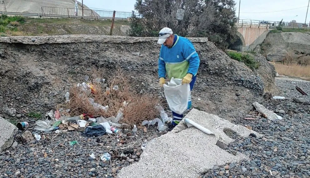 Ante una denuncia, se realizó un operativo de limpieza de residuos patológicos en KM 5