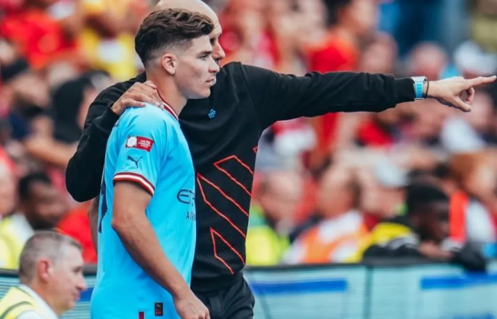 Guardiola: "Todos hablan de Haaland, pero Julián Álvarez es un jugador excepcional"
