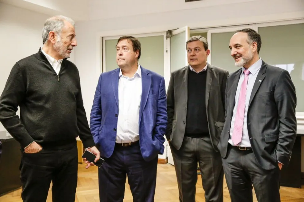 Río Negro: Weretilneck y Massa quieren hacer un golazo antes de fin de año