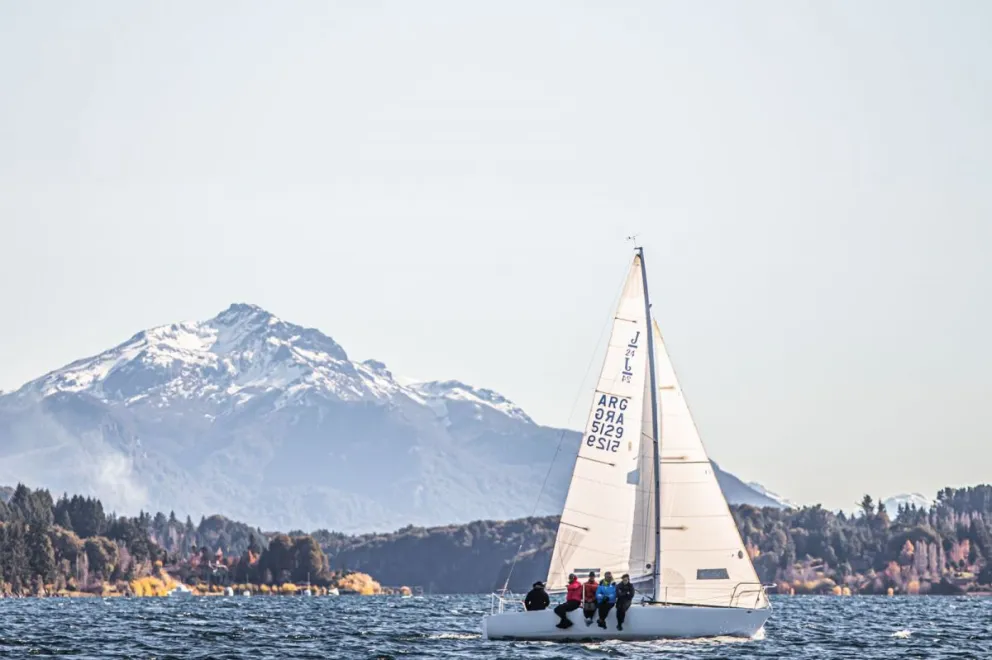 “Los embajadores de la Patagonia” representan a Bariloche en competencias de regata