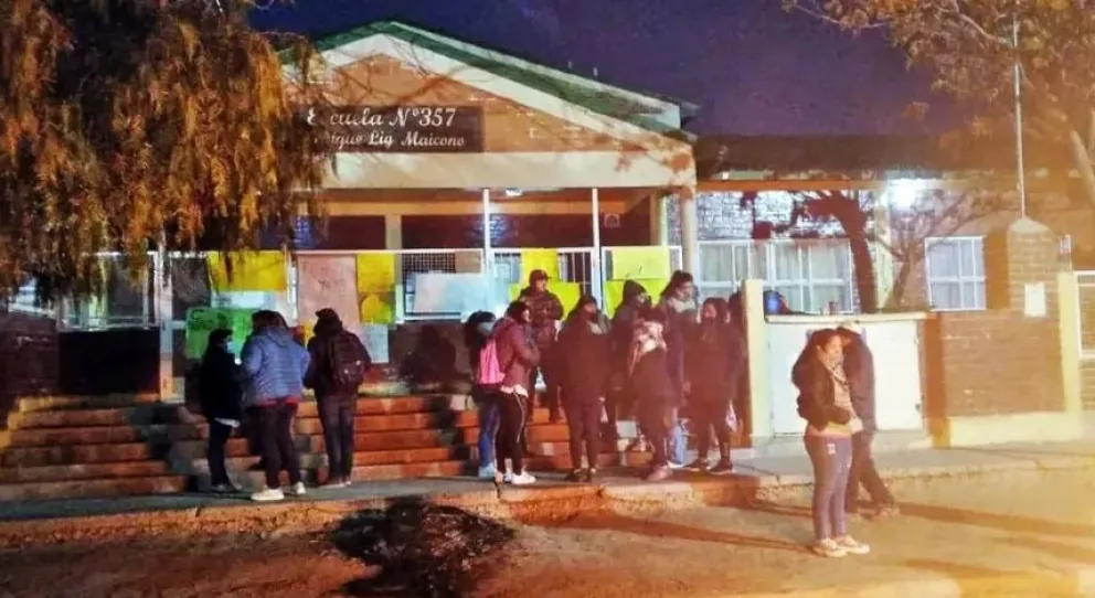 Tiroteo y mensajes mafiosos en la Escuela N° 357: “No sabemos de dónde viene ni quienes son”