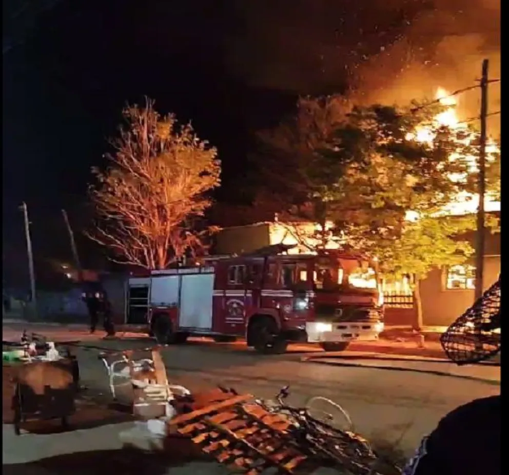 Voraz incendio en Orán: dos casas fueron reducidas a cenizas