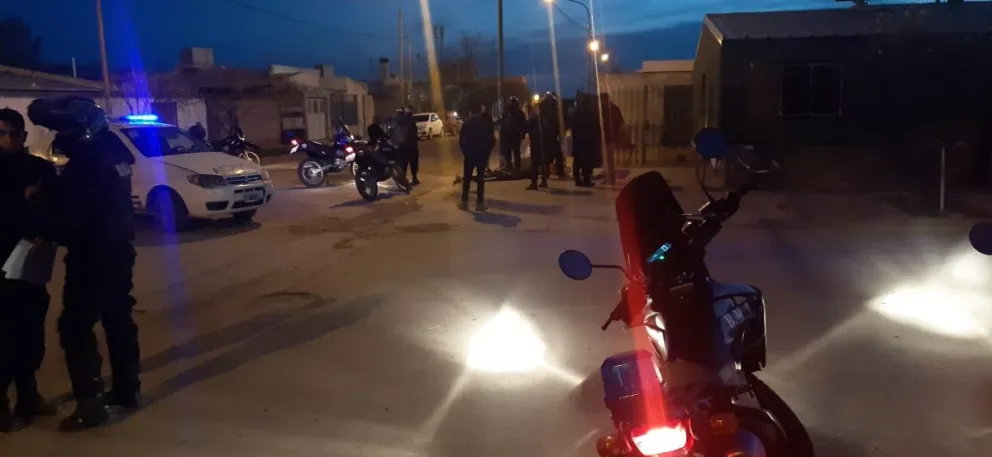 Dos menores de 15 años atemorizaron al barrio Castello con un arma tumbera