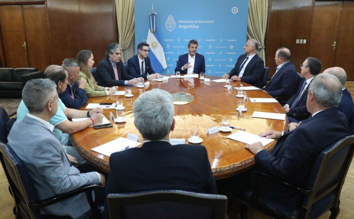 Acuerdo con fabricantes de electrónica para reducir importaciones