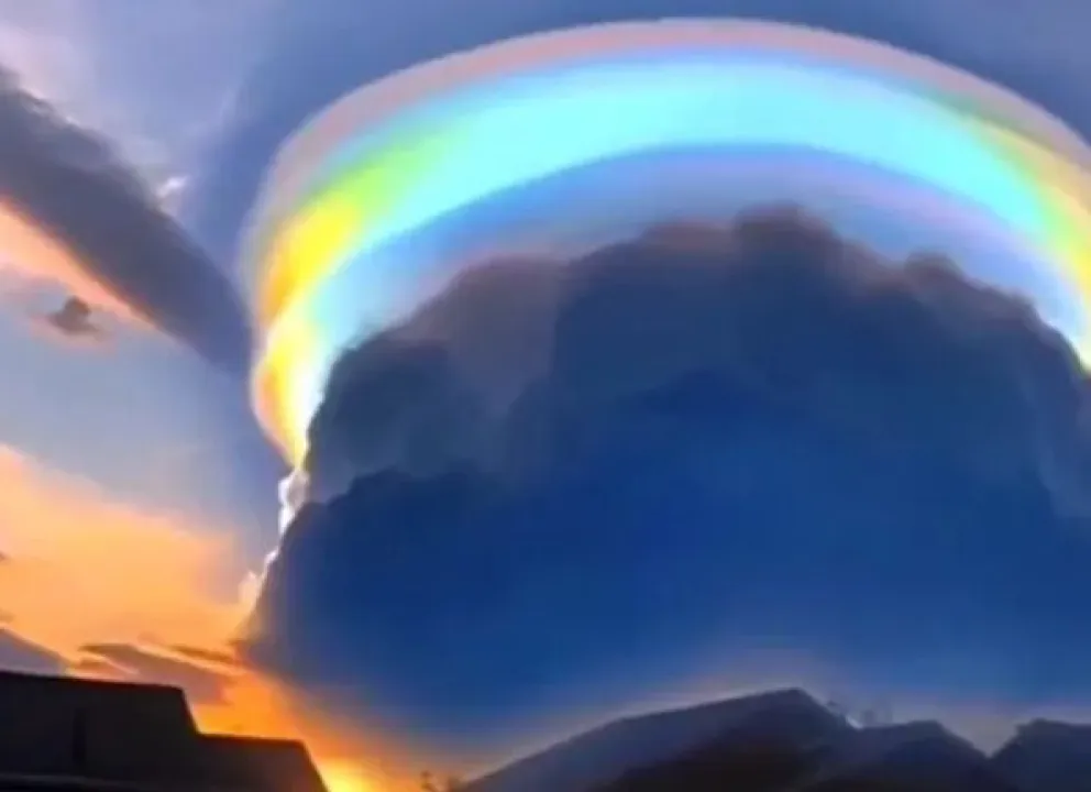 Una increíble "nube arcoíris" apareció en el cielo de China: de qué se trata 