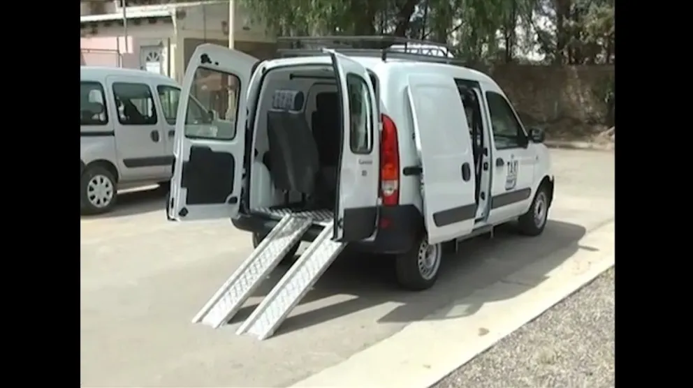 Repudiable: Le robaron la rampa para sillas de ruedas de su taxi adaptado 