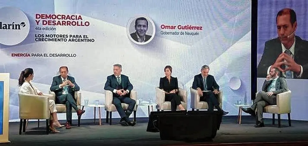 Arcioni disertó en el ciclo “Democracia y Desarrollo, los motores para el Crecimiento Argentino”