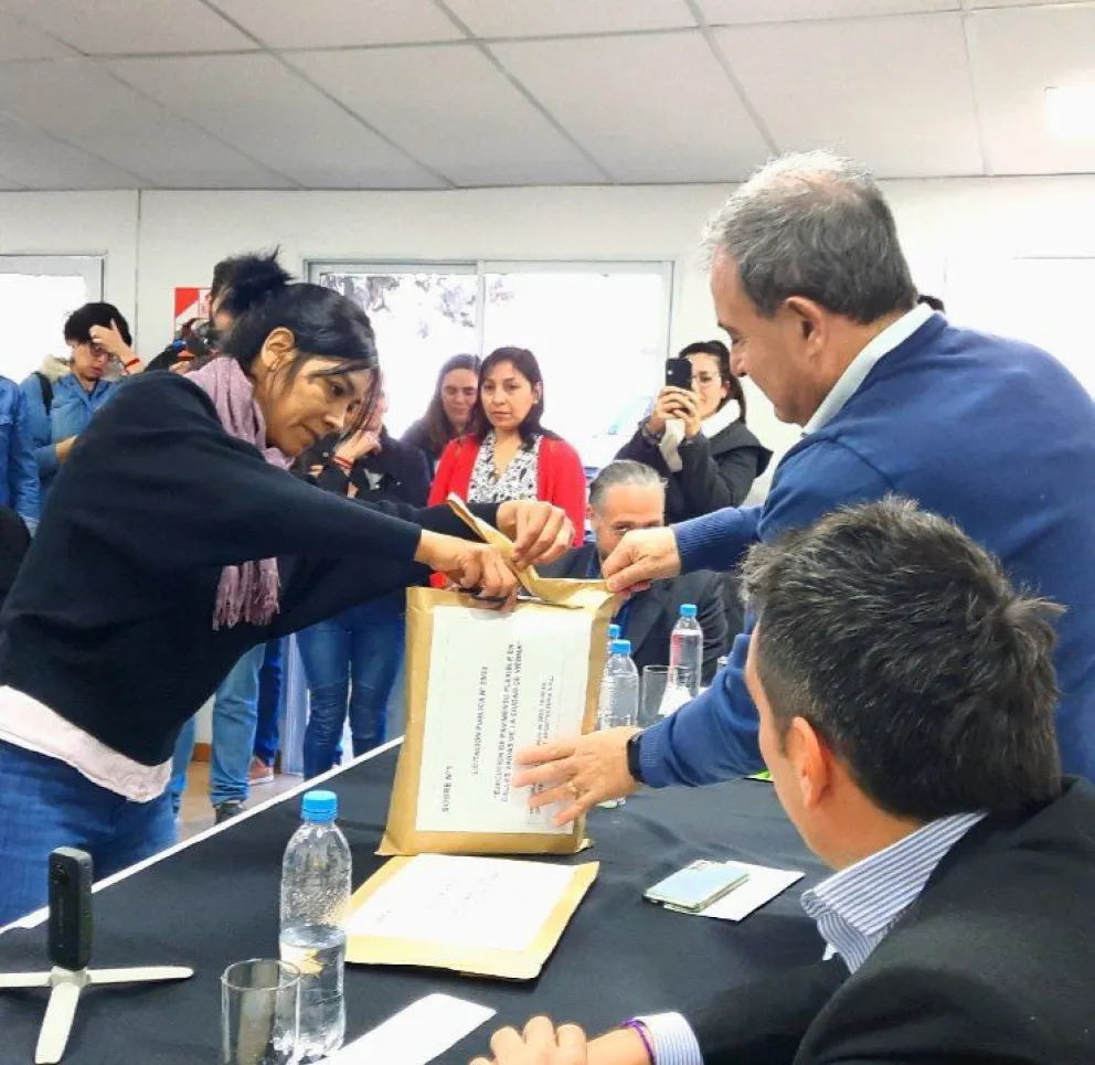 Pesatti acusó a los controles del Estado por no poder hacer más cuadras de asfalto