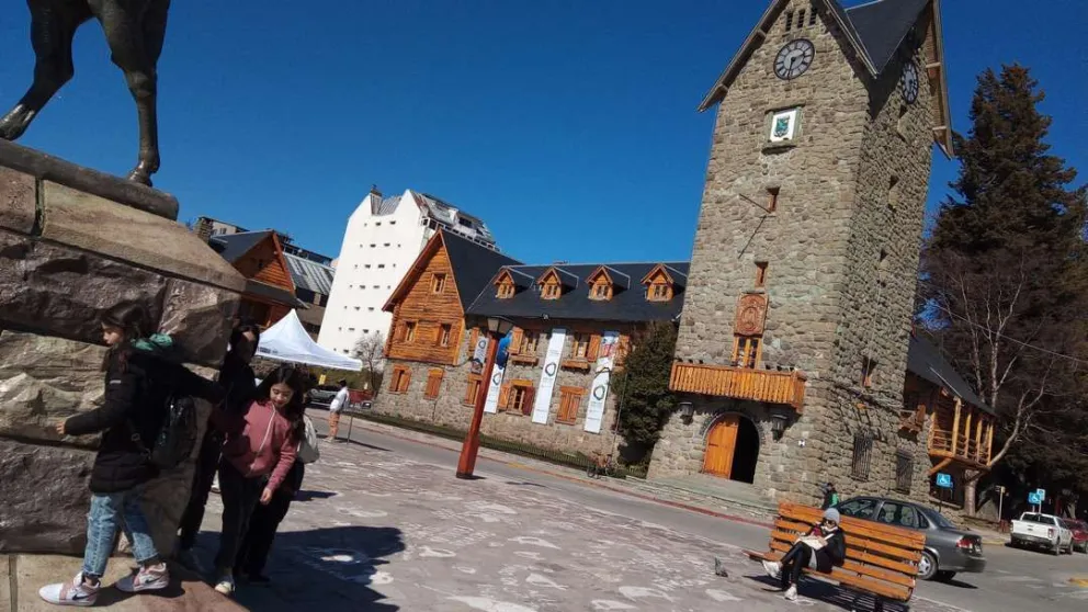 Gennuso solicitó al Concejo una reunión urgente de la Comisión Legislativa por su viaje a Europa