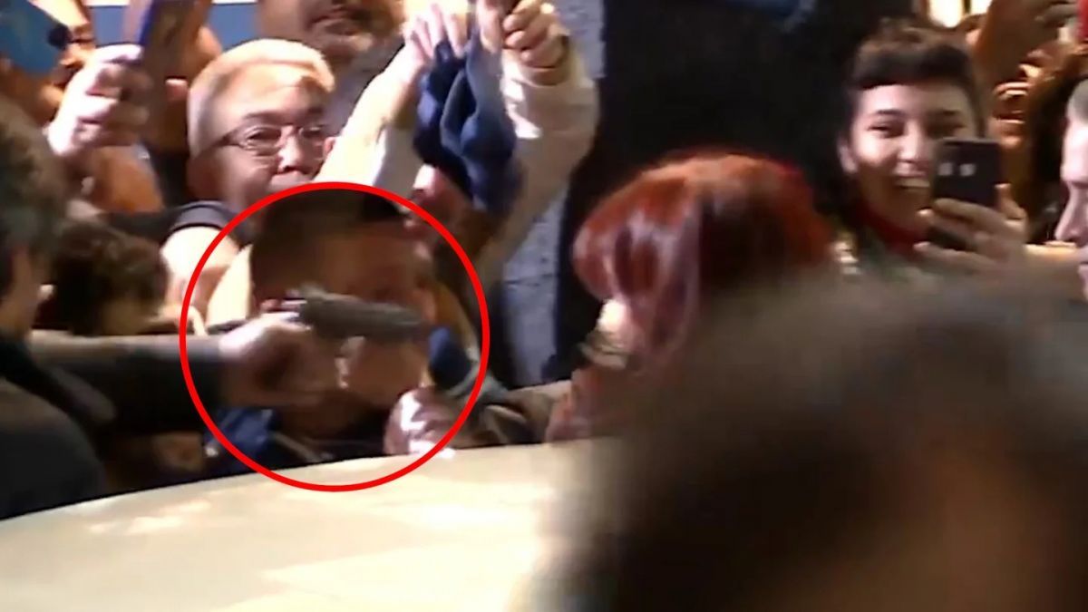 Detuvieron a un hombre que apuntó con un arma a la cabeza de Cristina Kirchner