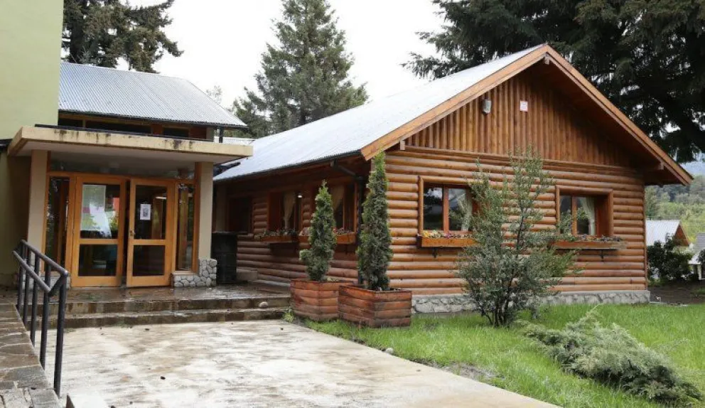    Duros cuestionamientos por una serie de contrataciones directas que exceden los límites legales establecidos