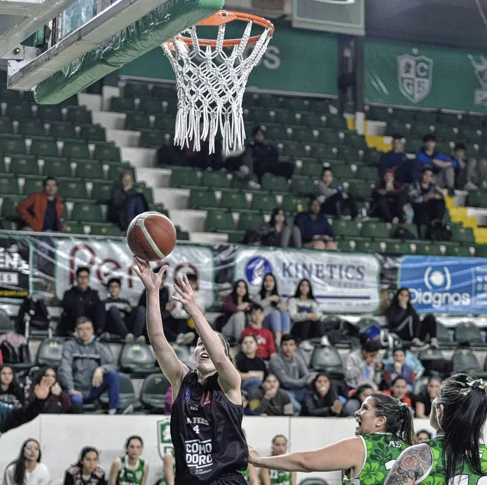 Federación ganó el clásico en el Socios y quedó a un triunfo del título