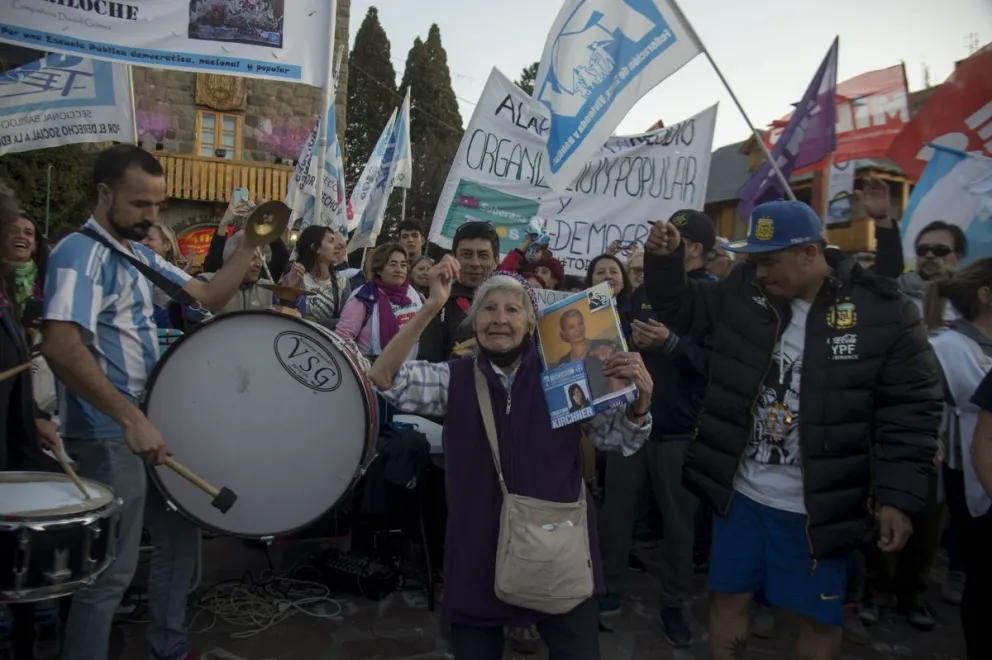 Con gran concurrencia, vecinos se manifestaron en el Centro Cívico 
