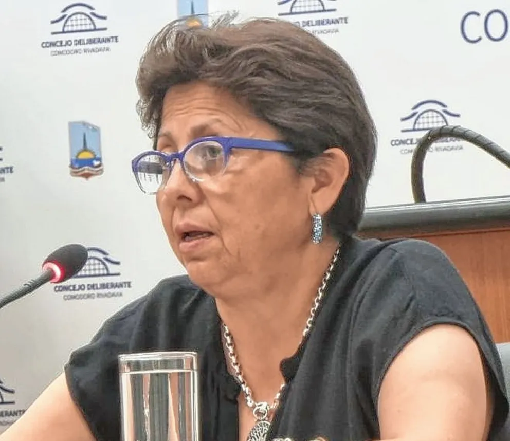 Navarro: “Hace casi cuarenta años que vivimos en democracia, y estuvieron a punto de herirla de muerte”