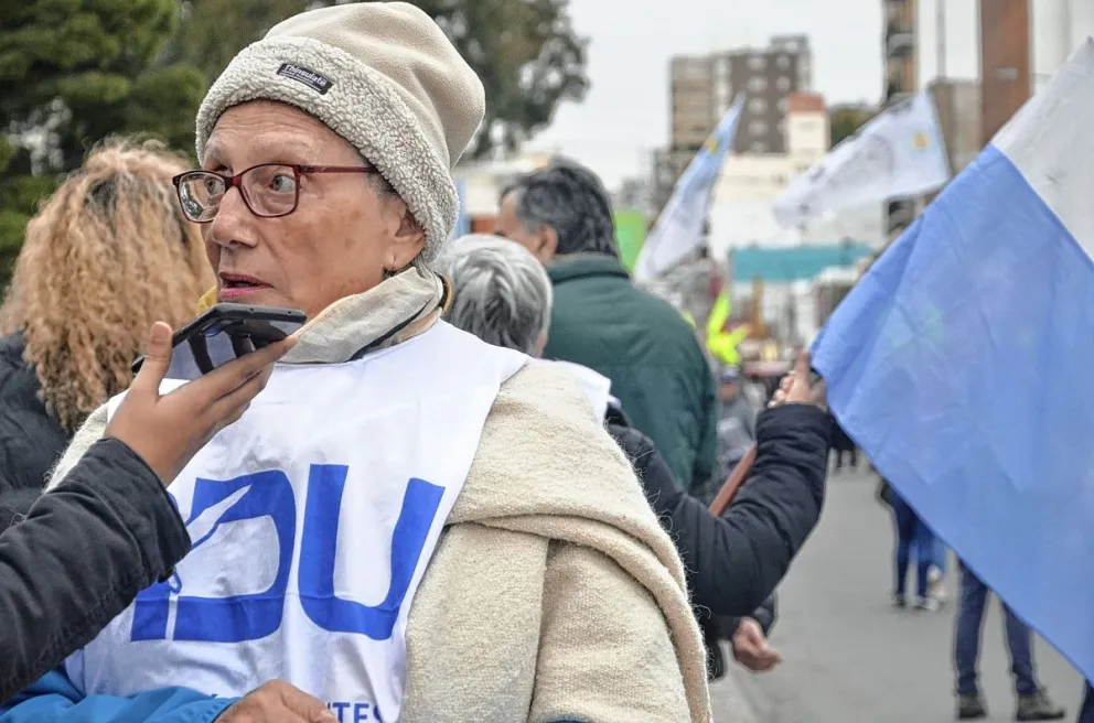 González de ADU: “La derecha se está radicando en todo el mundo y acá quiere venir por nuestros derechos”