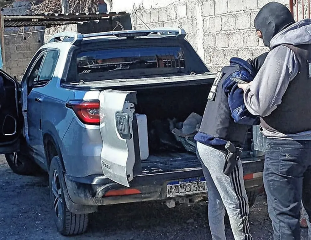Trelew: Encuentran camioneta robada en el patio de una vivienda