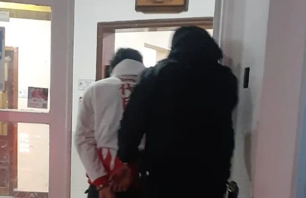 No lo dejaron entrar a un pub y quiso agredir a policías