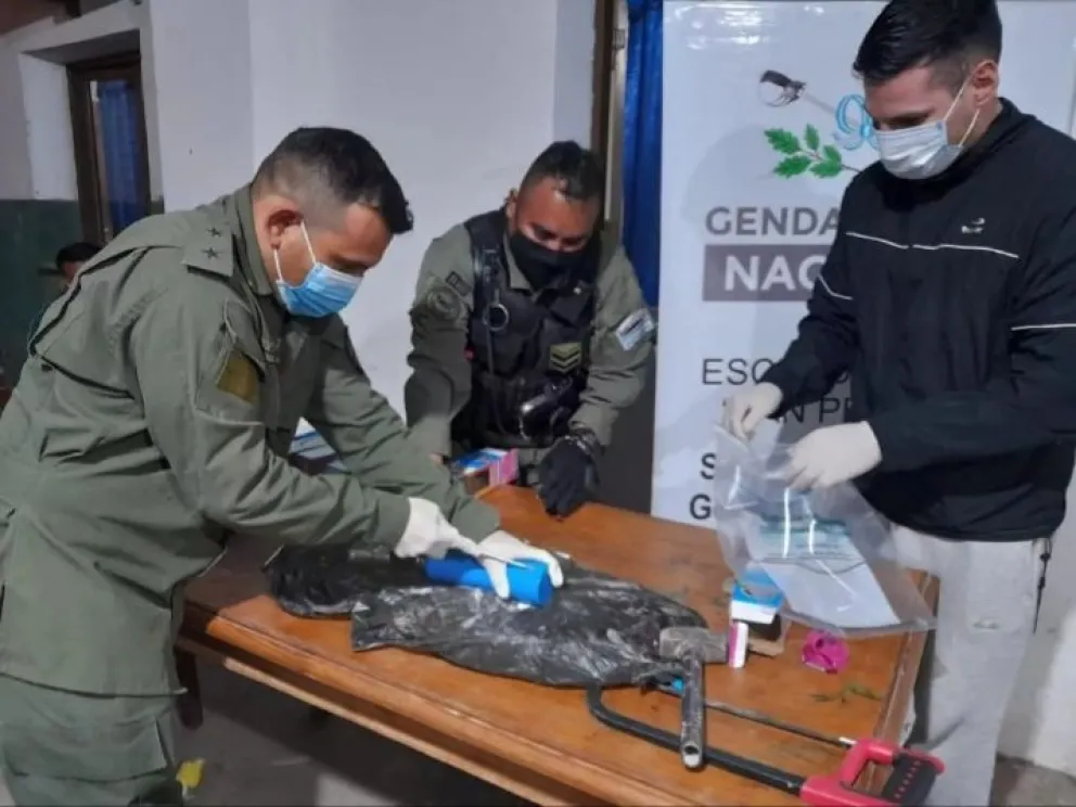 Perro policía le arruinó el viaje: pasajero llevaba un equipaje sumamente ilegal