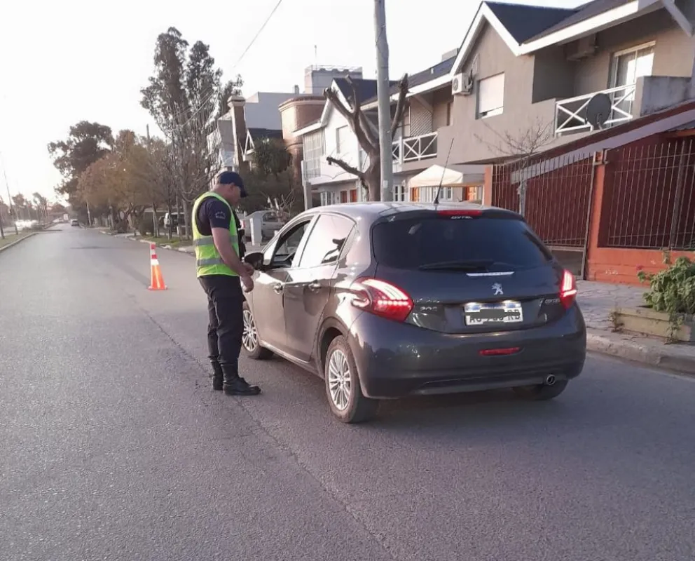 Policías cerraron el círculo y controlaron 500 autos entre el valle inferior y la costa