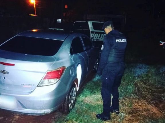 El auto robado a la taxista de San Vicente fue abandonado chocado en Jardín América