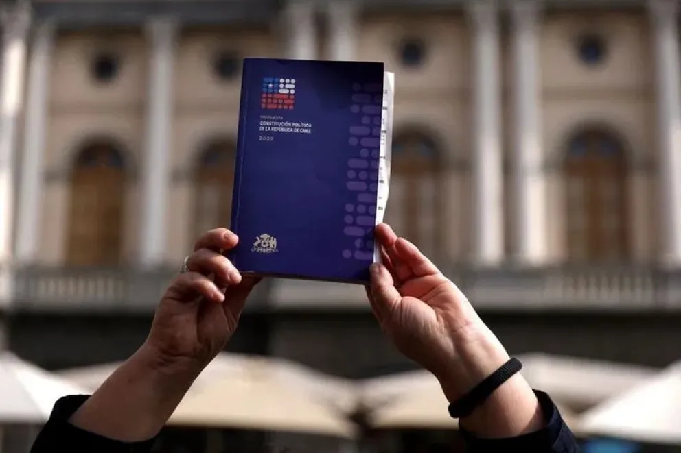 Hoy Chile define si aprueba una nueva Constitución 