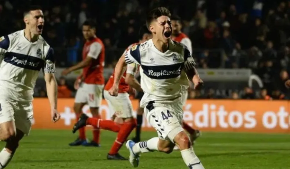 Gimnasia venció 3 a 1 a Independiente y es el nuevo líder de la Liga Profesional