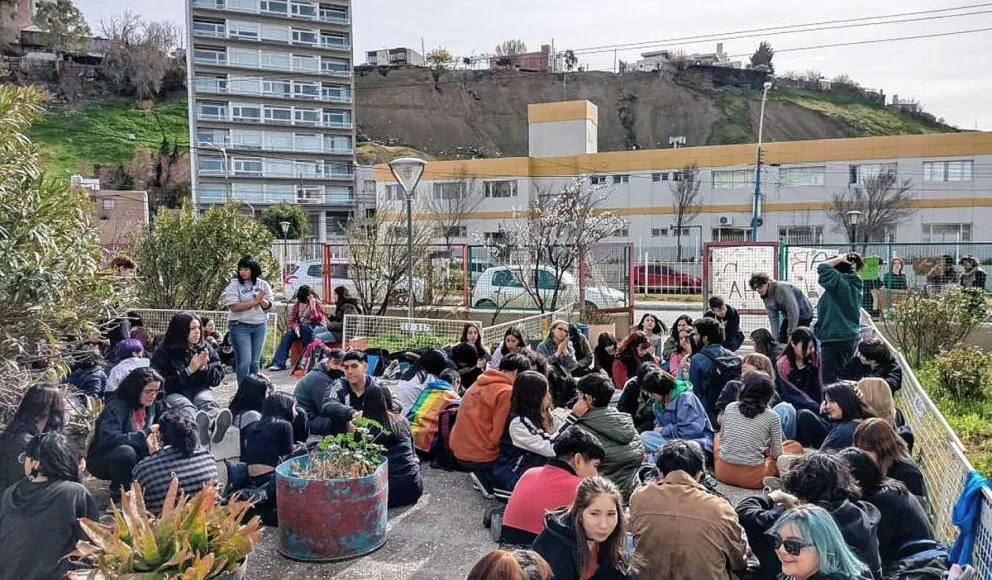 Estudiantes secundarios se movilizarán mañana en defensa de la educación pública