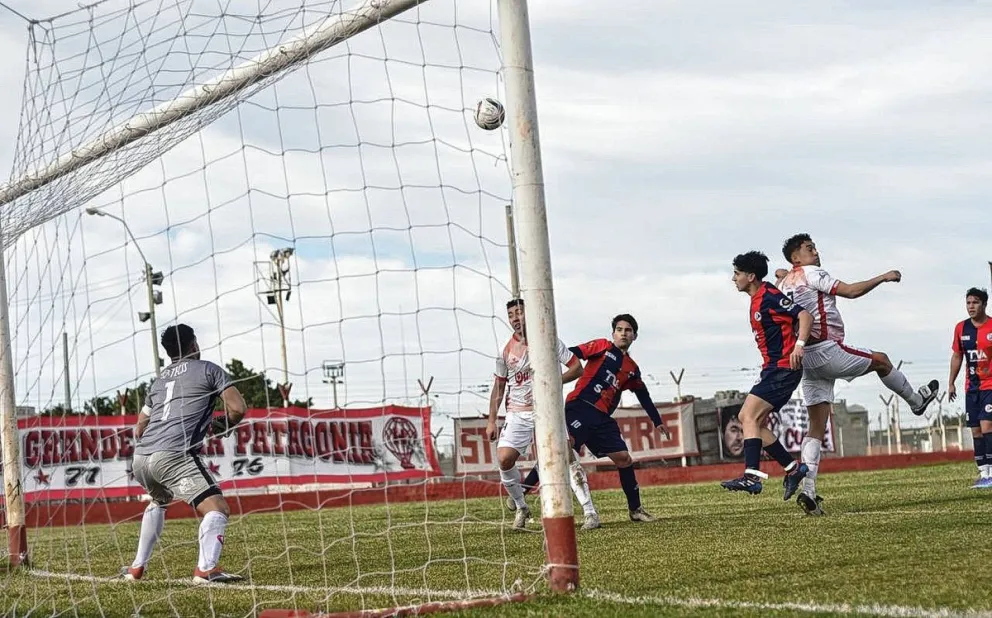 A achicar la diferencia con la cima