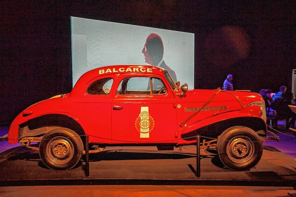 Se inauguró “Fangio en Tecnópolis”, con los automóviles del legendario piloto argentino _