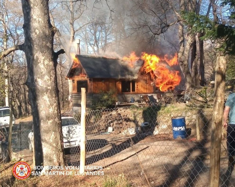 Se incendió una casa en el barrio Los Riscos