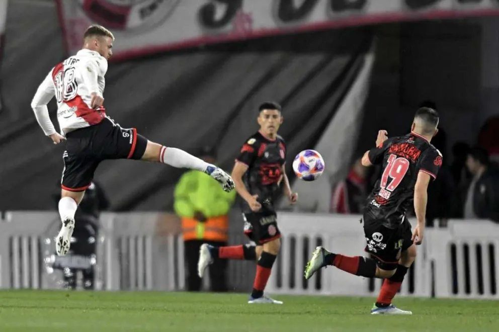 River le ganó a Barracas Central y sigue prendido en el campeonato