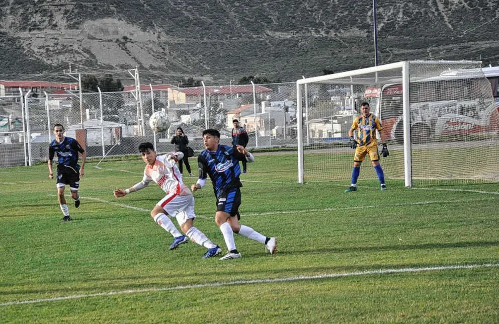 Goleada de Huracán para acercarse al líder