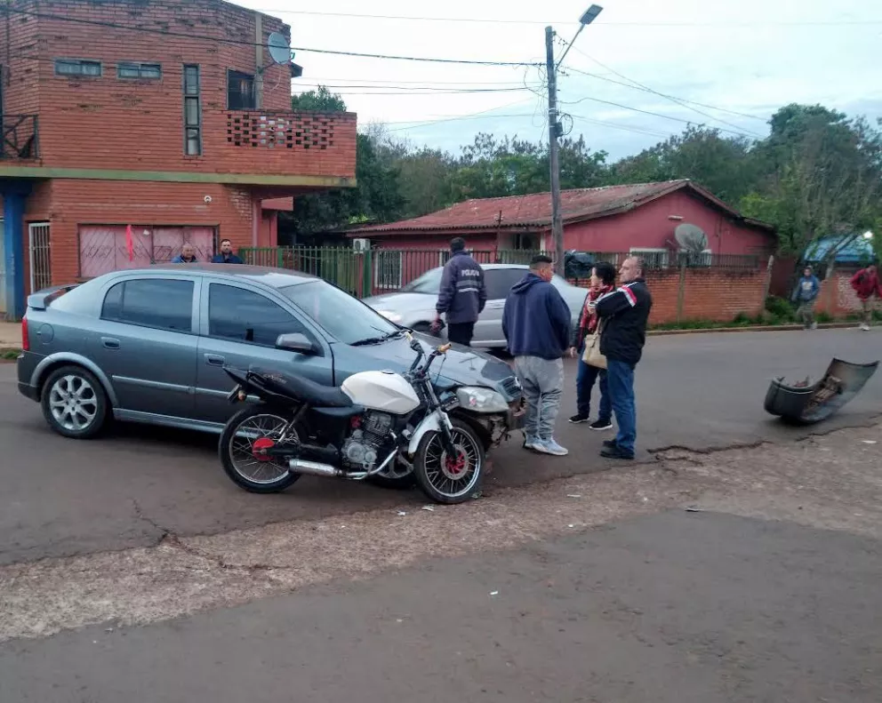 Iguazú: motociclista ebrio protagonizó un accidente en Villa Tacuara