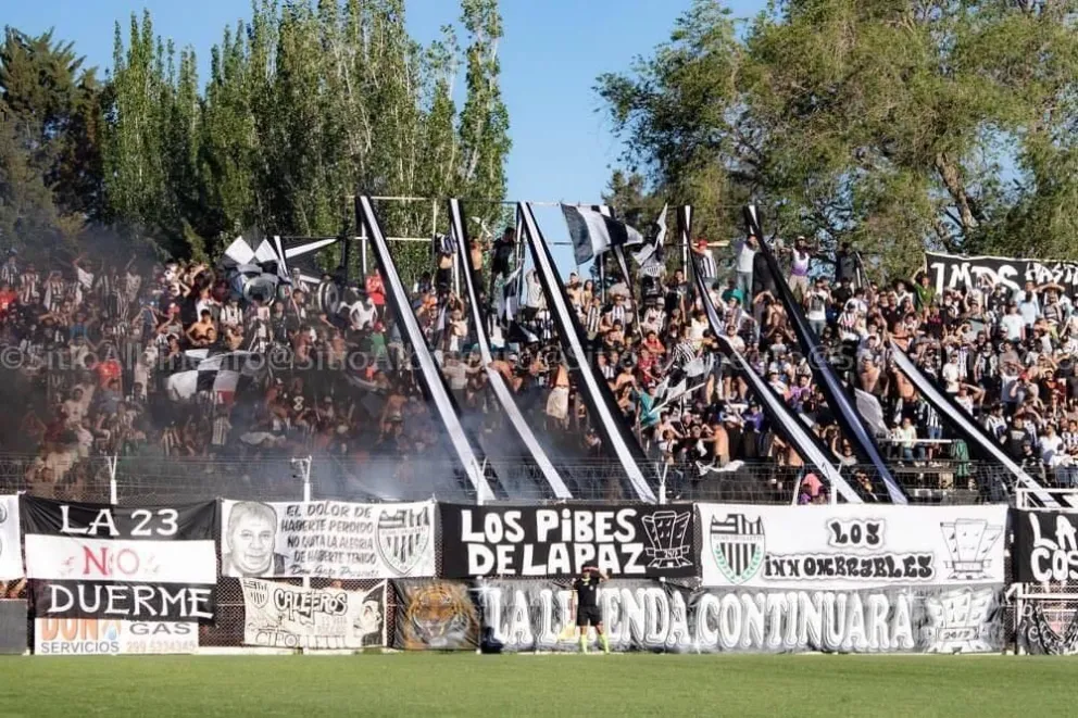 Luego del partido, los barras de Cipo atacaron a la comisaría 32