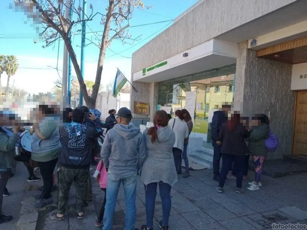 Hoy es la reunión entre los padres de la escuela 357 y funcionarios públicos 