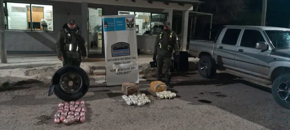 El perro Gaspar enganchó a dos narcos en Sierra Grande