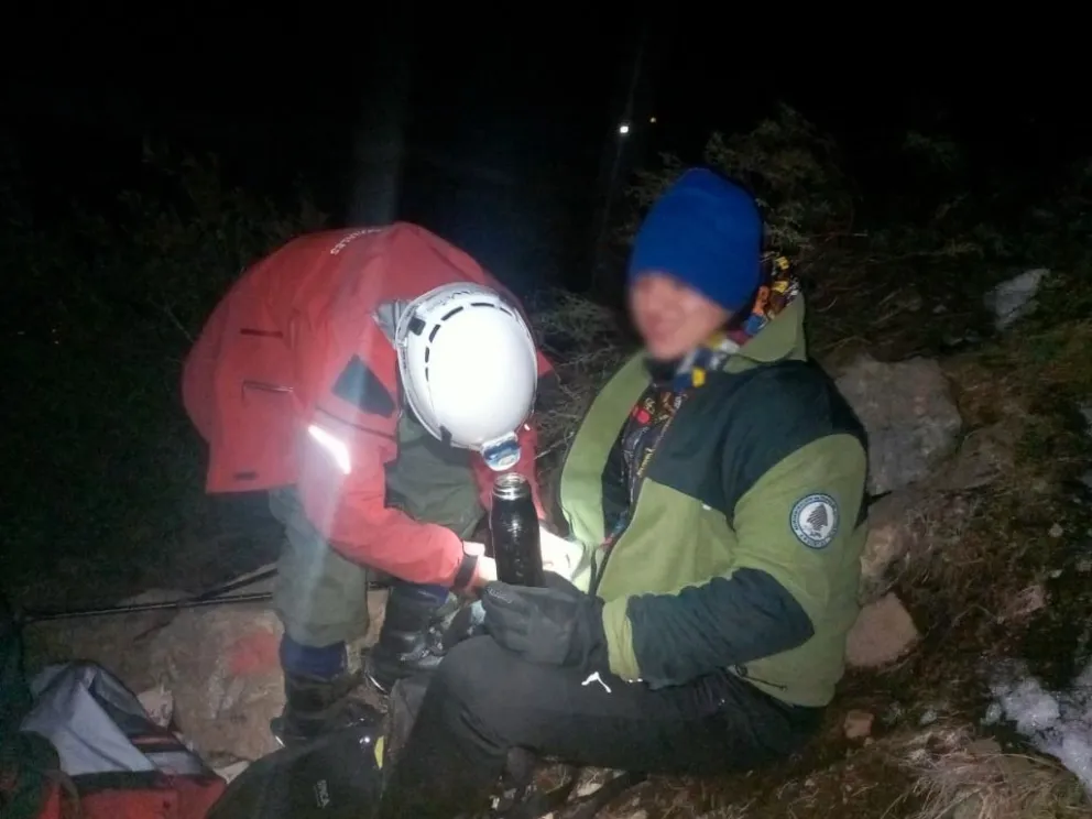 Rescatan a turista de Buenos Aires que se perdió en sendero a Frey 