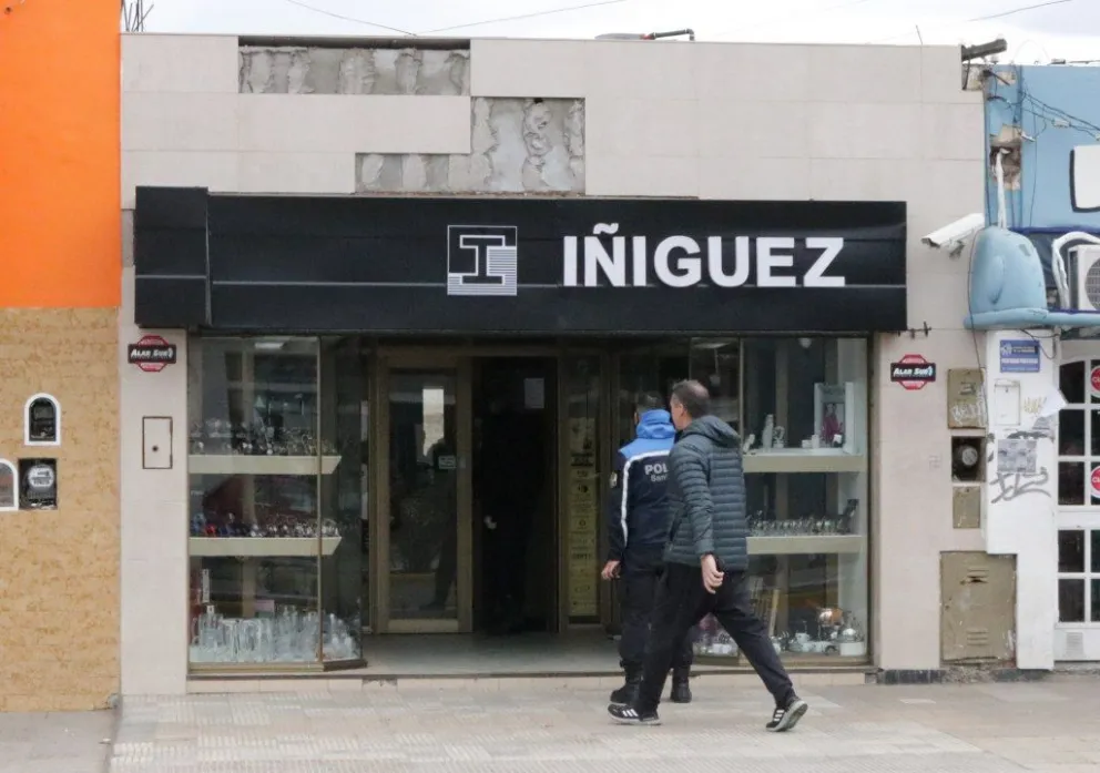 Robo en una joyería de Caleta Olivia: los ladrones se apoderaron de unos $30 millones