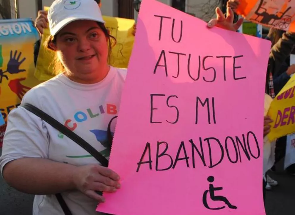 Marcharon en Roca Contra el Ajuste en Discapacidad.
