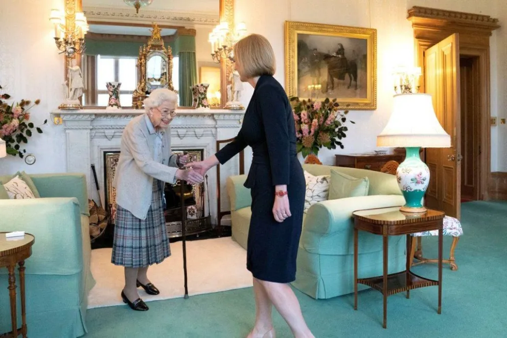 La reina Isabel nombró a Liz Truss como primera ministra británica