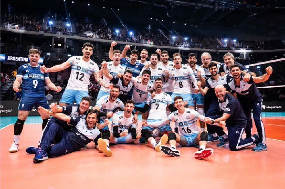 La Selección Argentina de Vóley ganó y pasó a la siguiente etapa del mundial